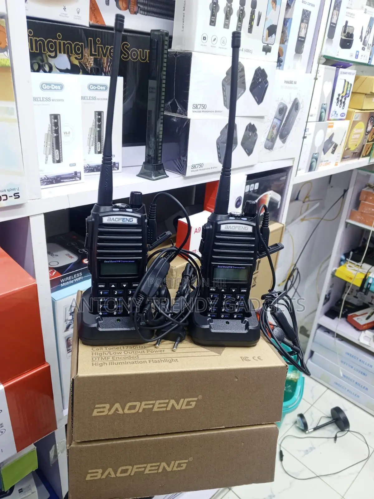 UV-82 Baofeng 5W Two-Way Radio VHF UHF With Earpiece