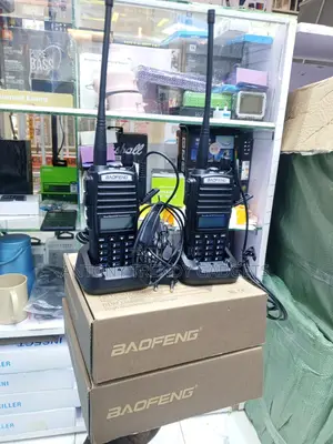 Baofeng UV-82 Dual Band Radio With Charging Dock Microphone