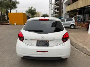 Peugeot 208 2019 White
