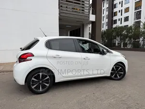 Peugeot 208 2019 White