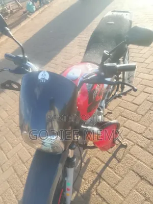 Bajaj Boxer 125 2023 Red