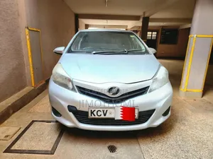 Toyota Vitz 2012 Silver