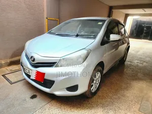 Toyota Vitz 2012 Silver
