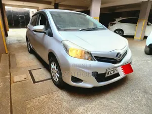 Toyota Vitz 2012 Silver