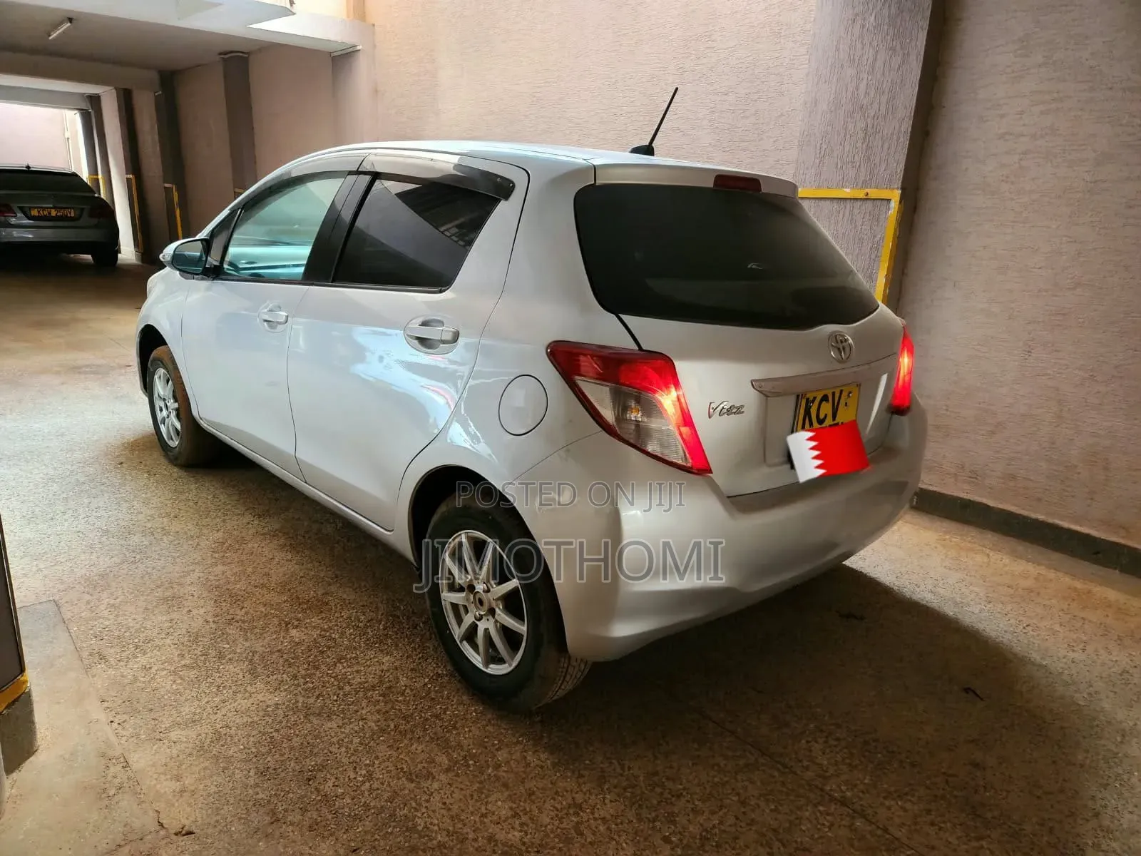 Toyota Vitz 2012 Silver