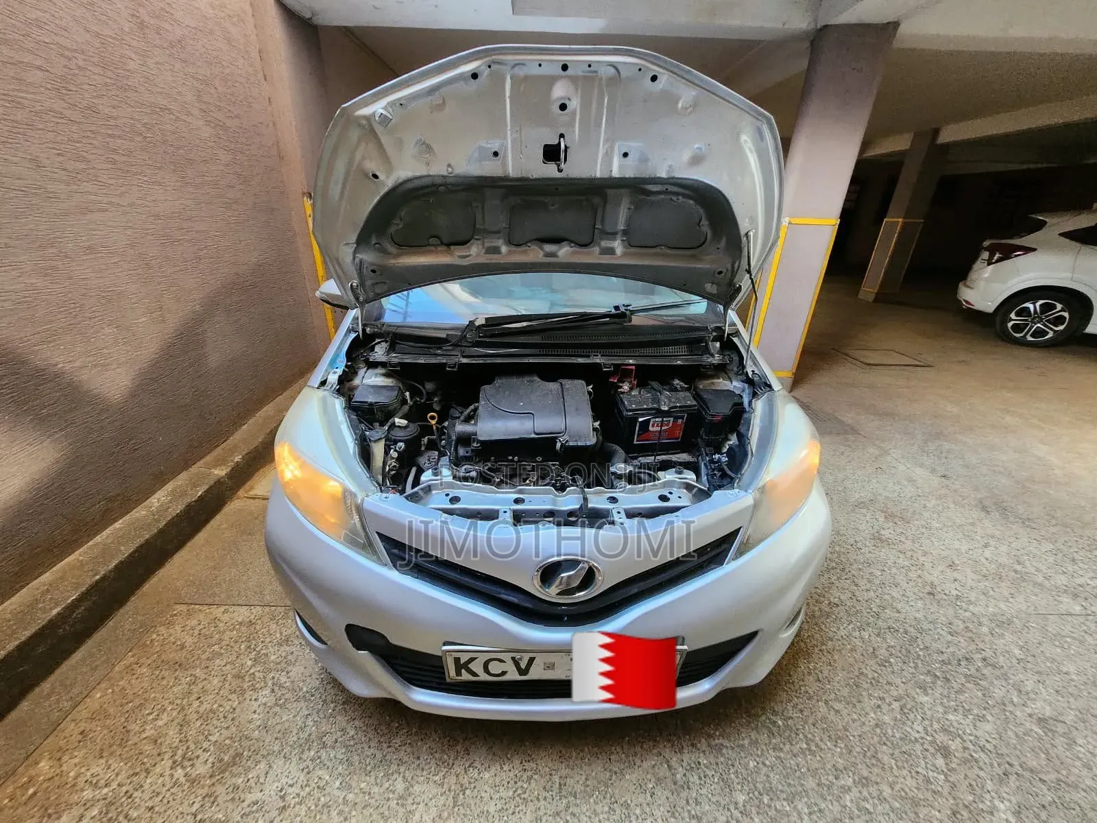 Toyota Vitz 2012 Silver