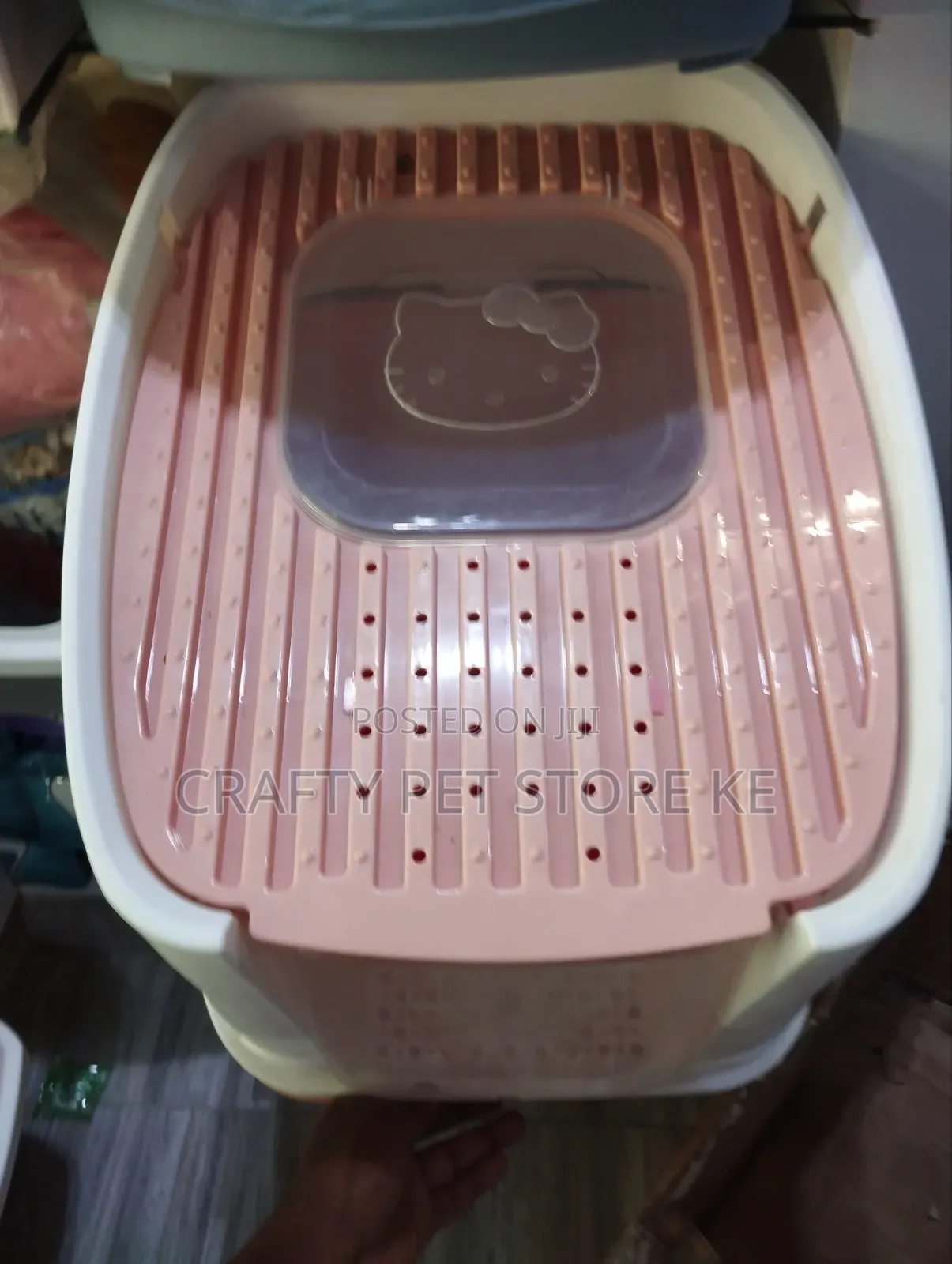 Closed Cat Litter Box
