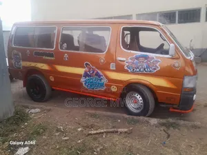 Toyota HiAce 2005 Brown