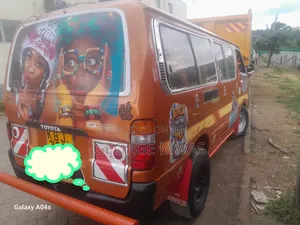Toyota HiAce 2005 Brown