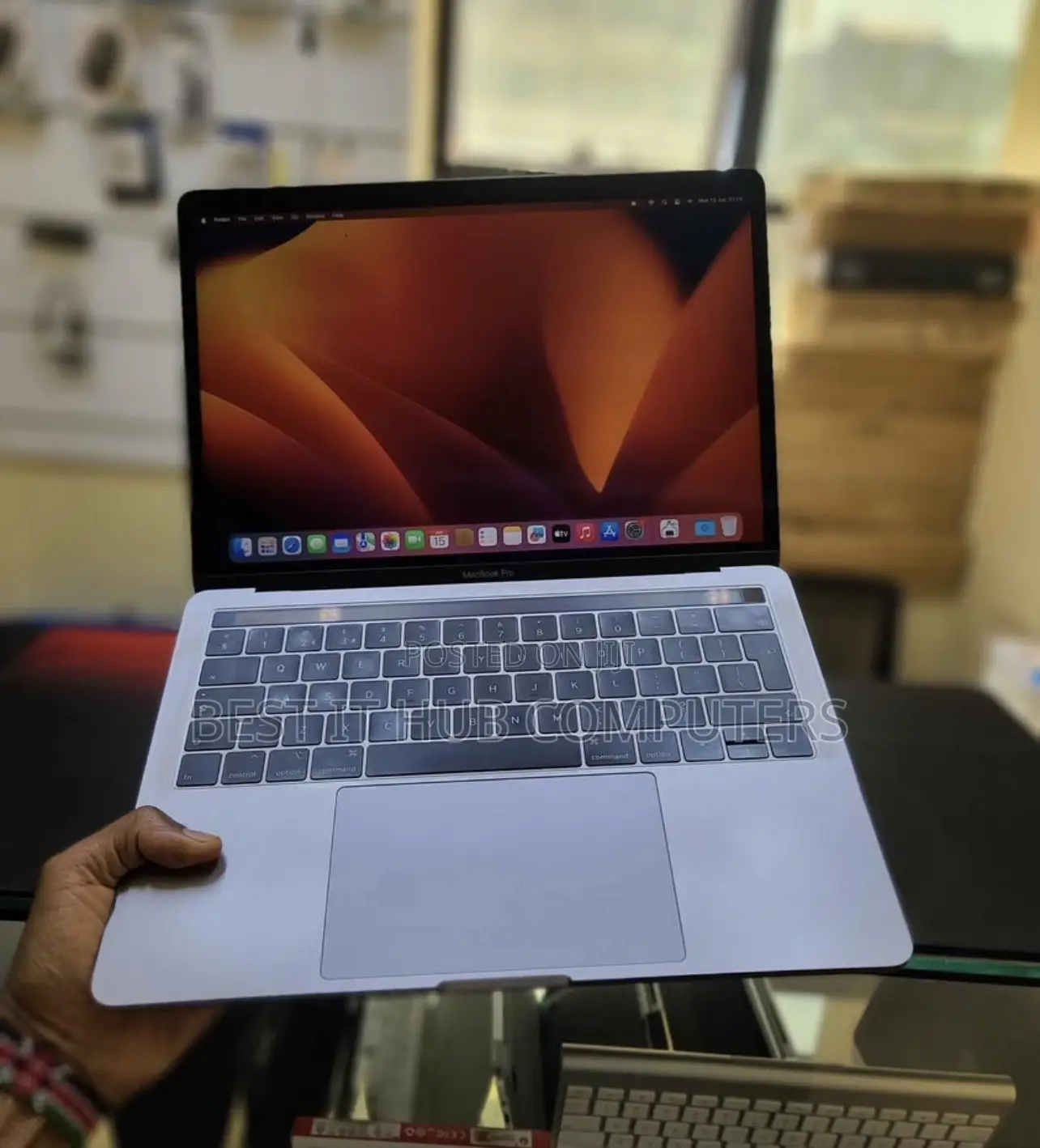 Laptop Apple MacBook Pro 2018 16GB Intel Core i7 SSD 256GB