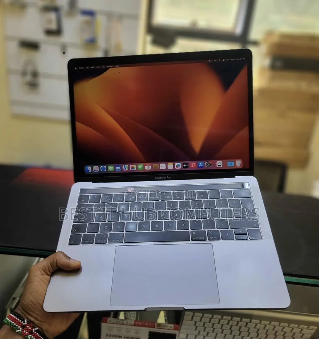 Laptop Apple MacBook Pro 2018 16GB Intel Core i7 SSD 256GB
