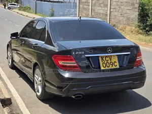 Mercedes-Benz C200 2012 Black