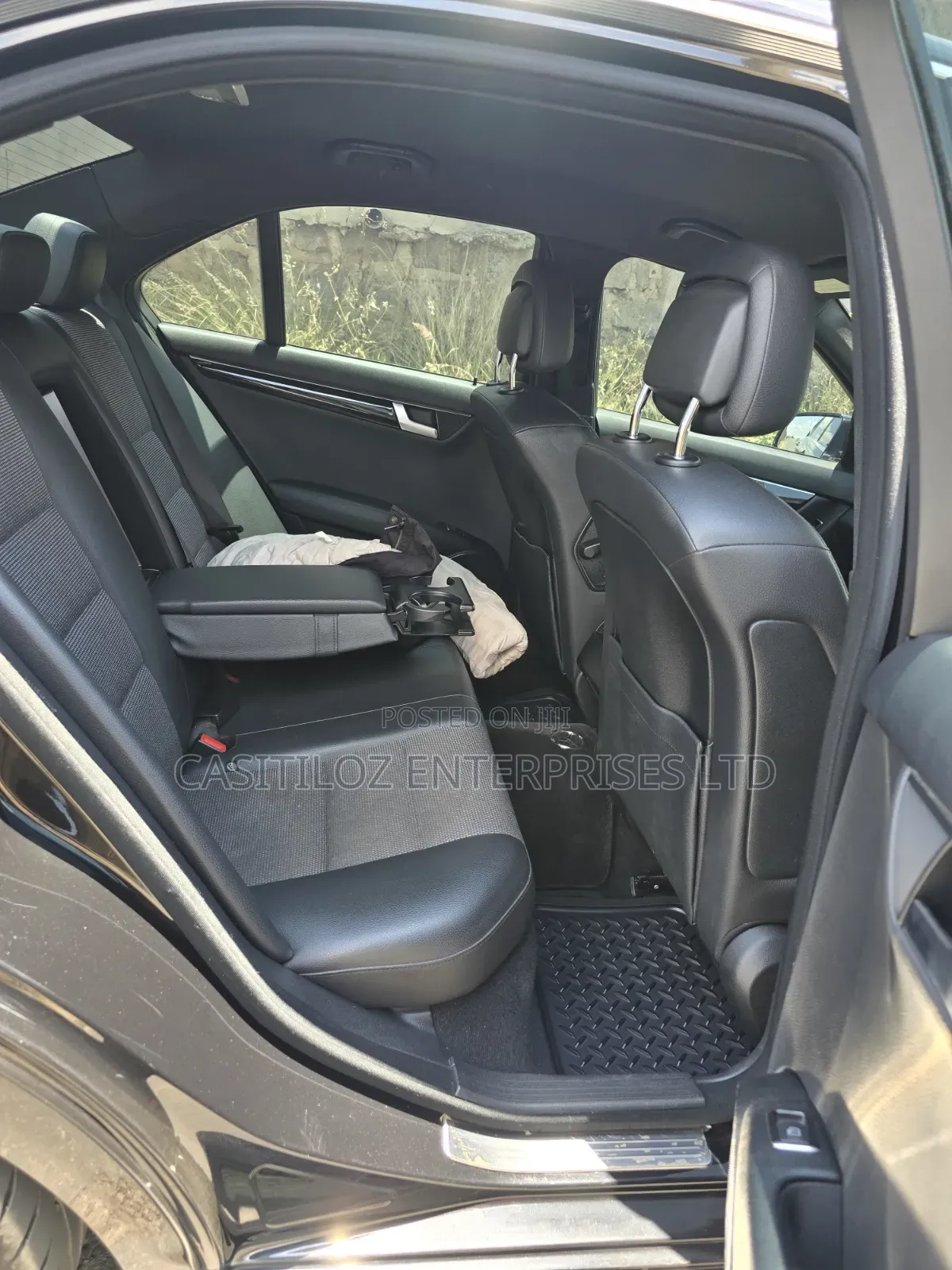 Mercedes-Benz C200 2012 Black