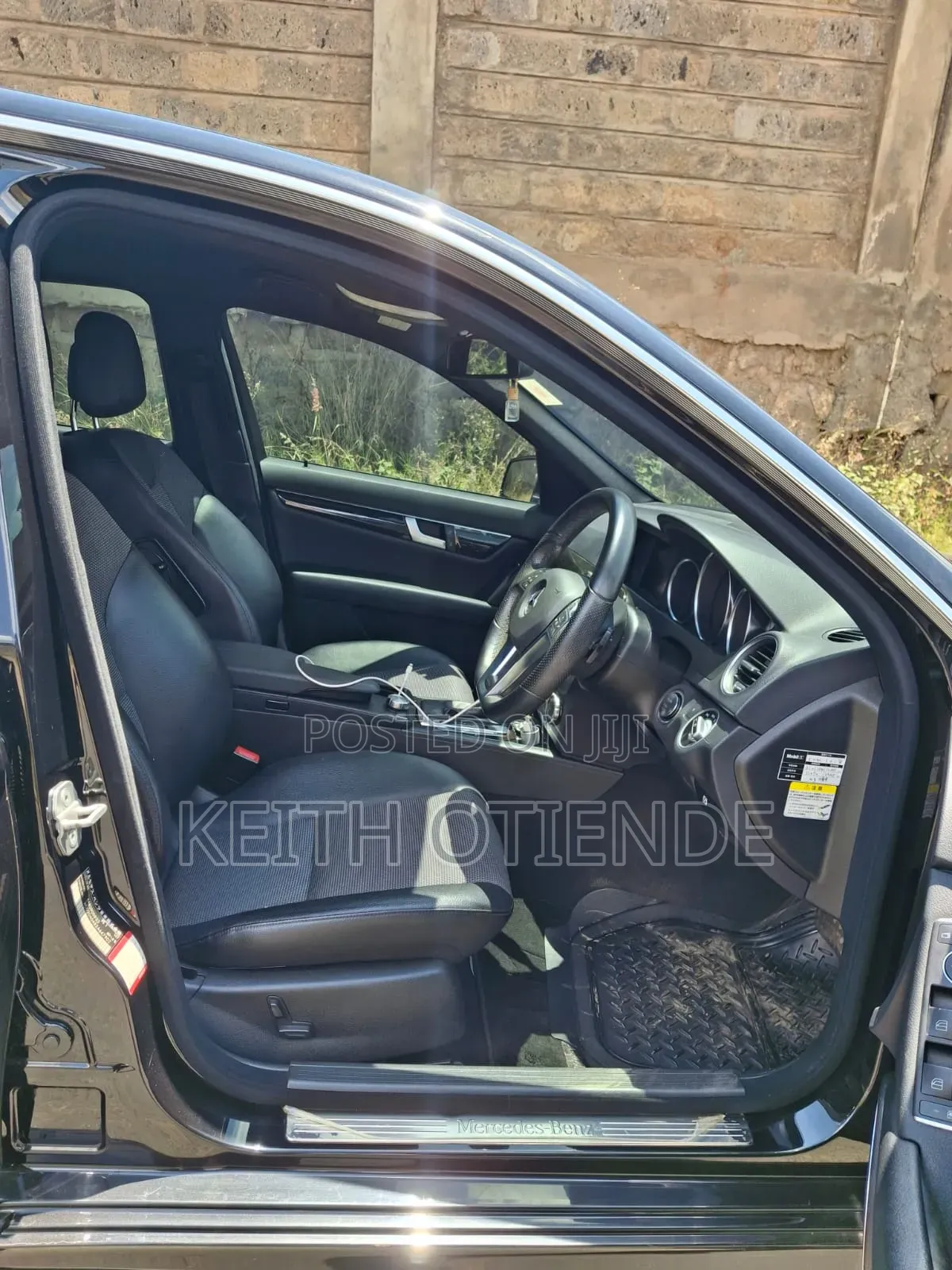 Mercedes-Benz C200 2012 Black