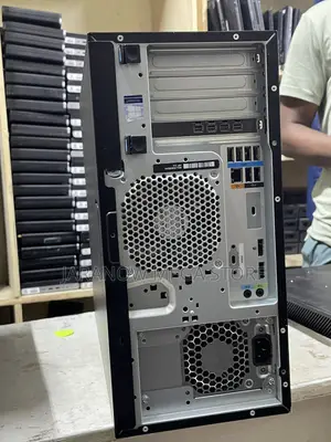 Desktop Computer HP Z2 G4 Tower 16GB Intel Core i7 SSD 512GB