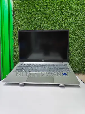 Laptop HP 250 G10 8GB Intel Core i7 SSD 256GB