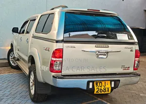 Toyota Hilux 2015 Silver
