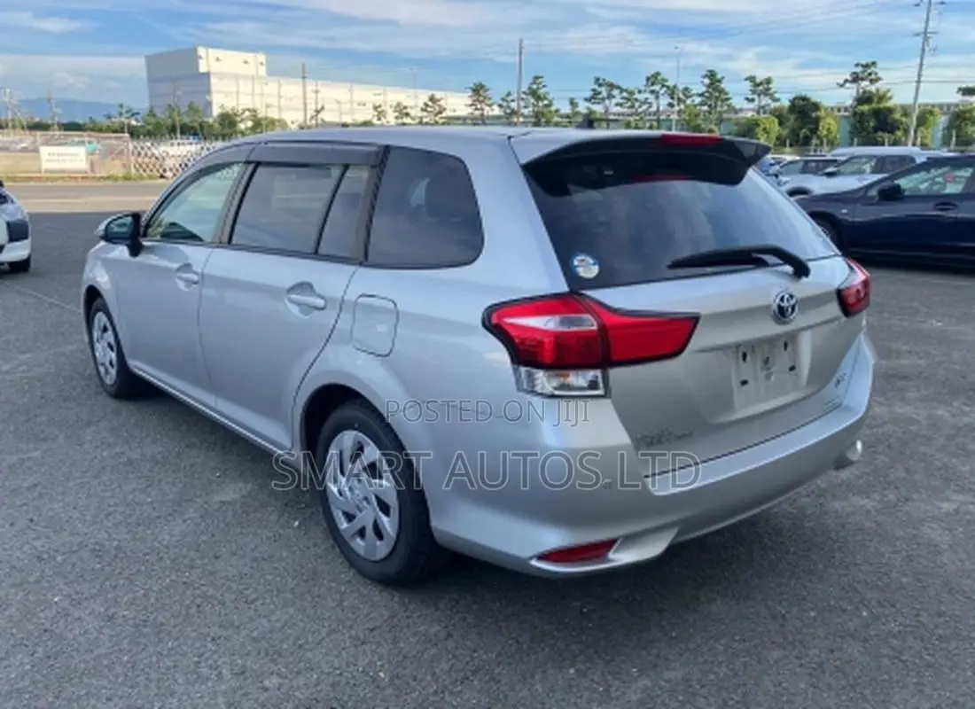 Toyota Corolla Fielder 1.5 Hybrid FWD 2020 Silver