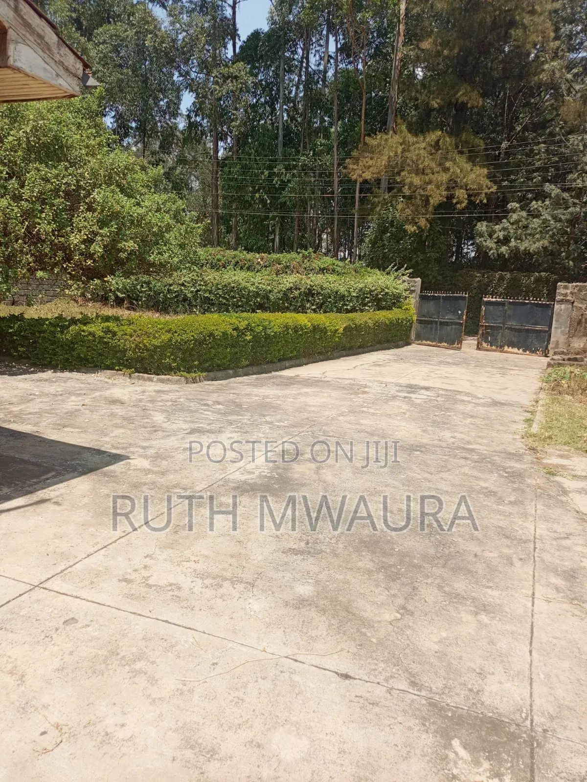 3bdrm Bungalow in Roysambu for sale