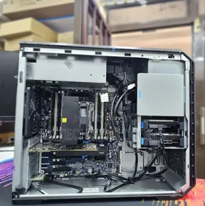 Desktop Computer HP Z4 G4 16GB Intel Xeon SSD 512GB