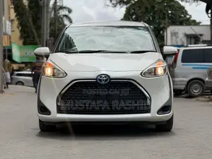 Toyota Sienta 1.5 Hybrid FWD (6-seater) 2020 White