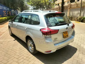 Toyota Corolla Fielder 2018 Silver
