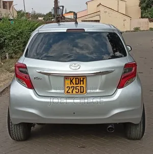 Toyota Vitz 2015 Silver