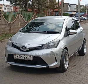 Toyota Vitz 2015 Silver