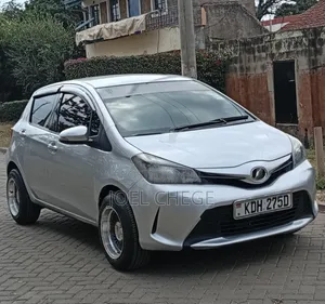 Toyota Vitz 2015 Silver