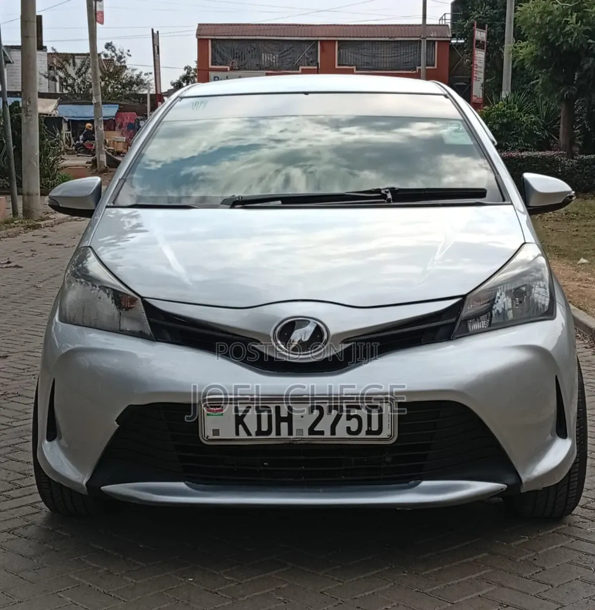 Toyota Vitz 2015 Silver
