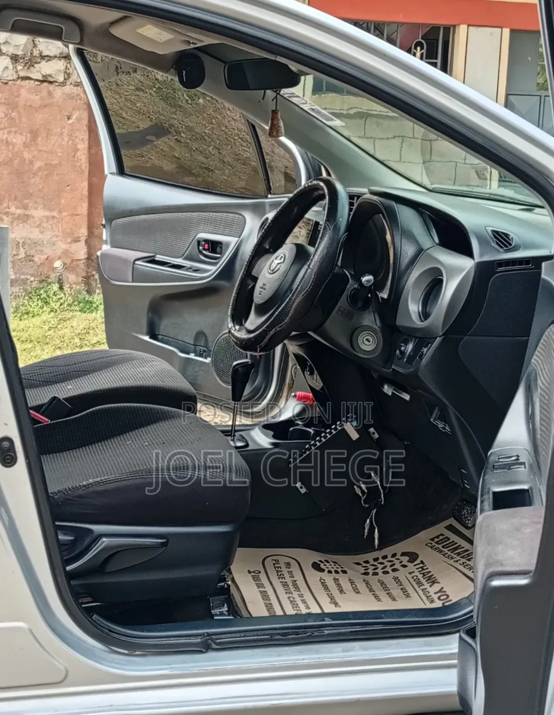Toyota Vitz 2015 Silver
