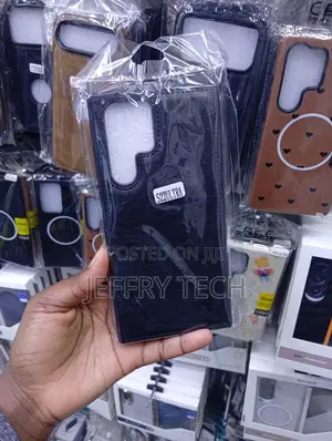 Black Leather-Finish Back Case for the Samsung Galaxy S22 Ultra.
