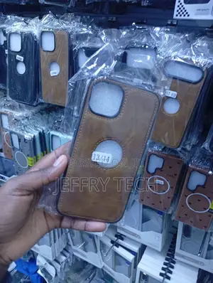 Brown Faux-Leather iPhone 13/14 Back Case Acircular Logo