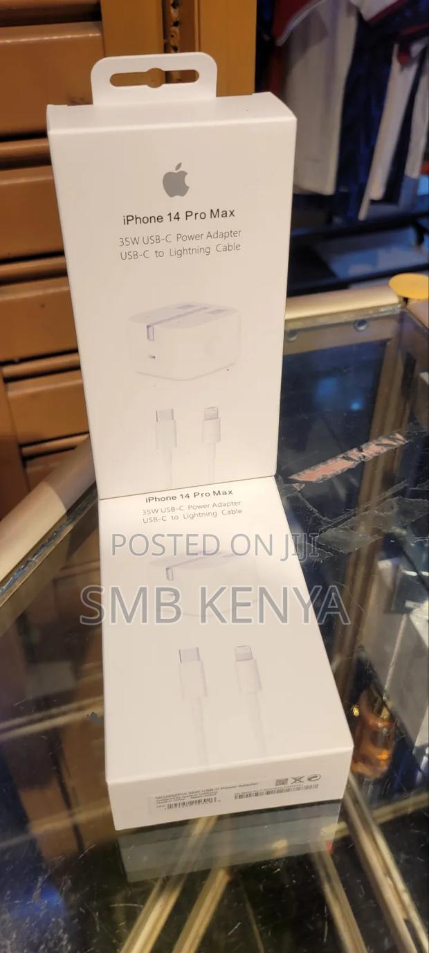 Apple 35W USB-C Fast Charger With USB-C to Lightning Cable