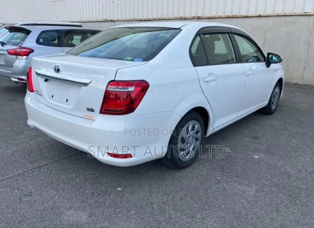 Toyota Axio 1.5 Hybrid 2WD 2019 Pearl