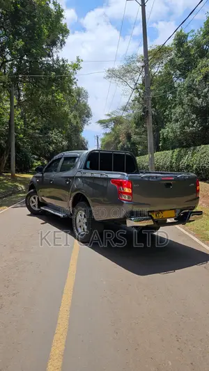 Mitsubishi L200 Double Cab 2.4 181hp 4WD 2015 Gray