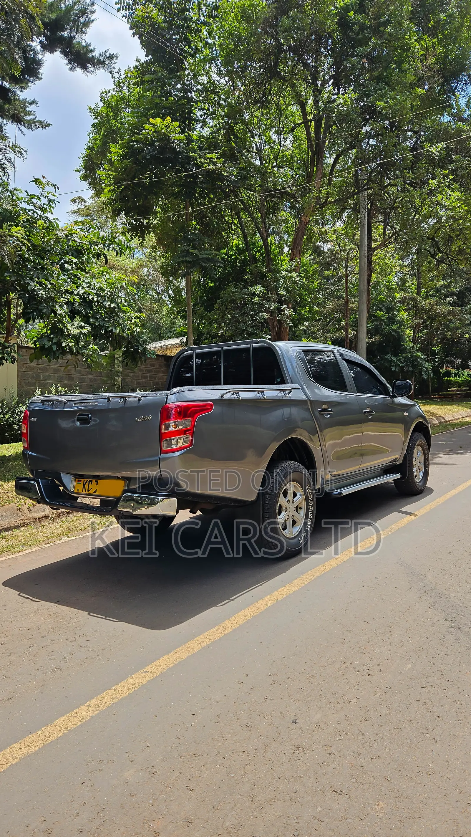 Mitsubishi L200 Double Cab 2.4 181hp 4WD 2015 Gray