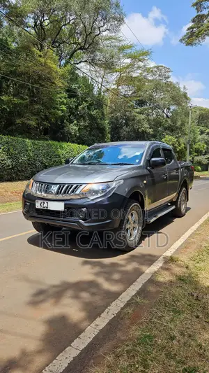 Mitsubishi L200 Double Cab 2.4 181hp 4WD 2015 Gray