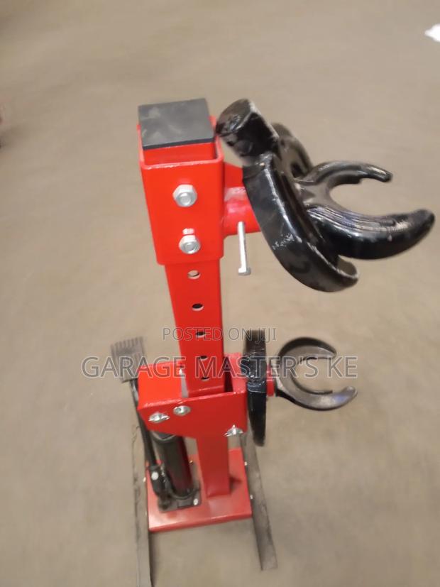 Italian Brand New Suspension Claw