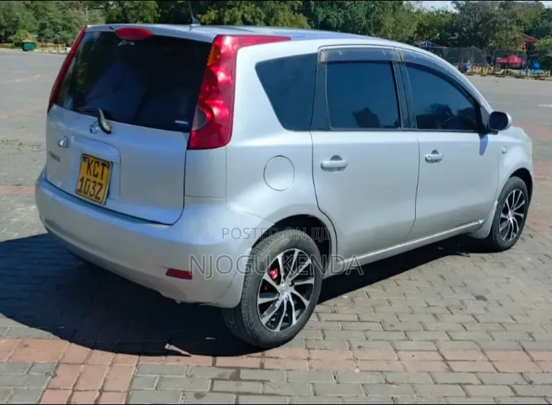 Nissan Note 2011 Silver