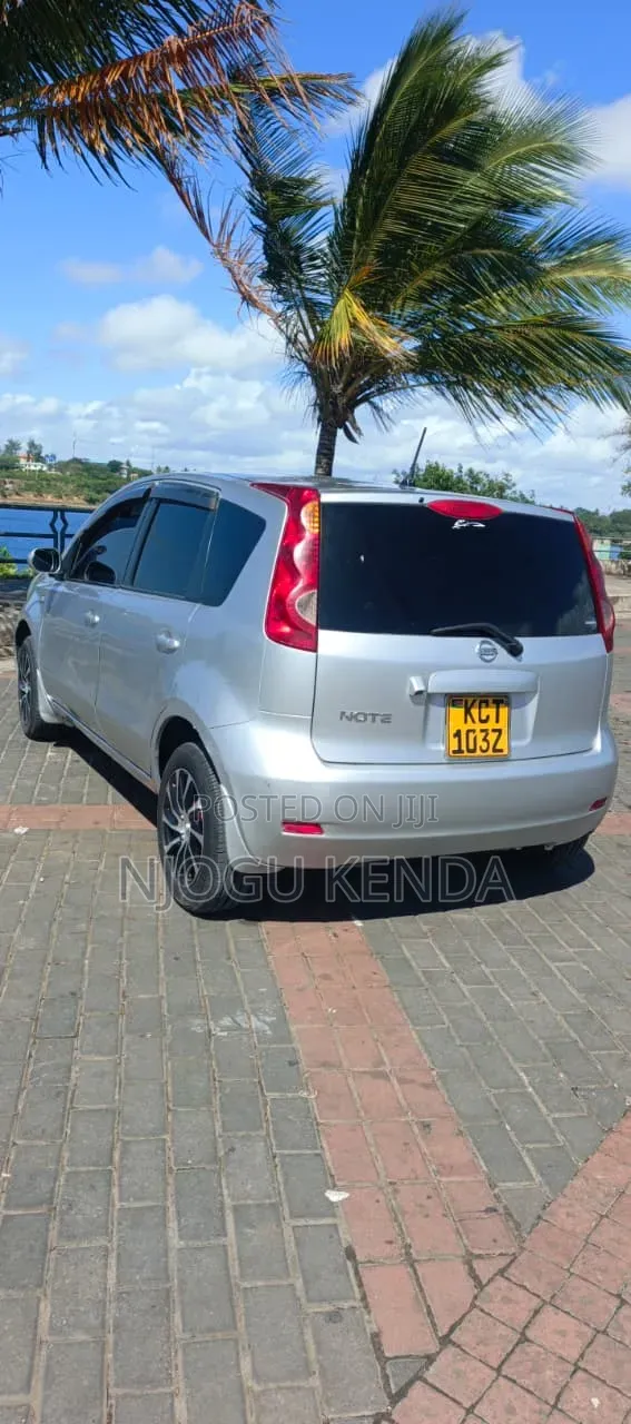 Nissan Note 2011 Silver