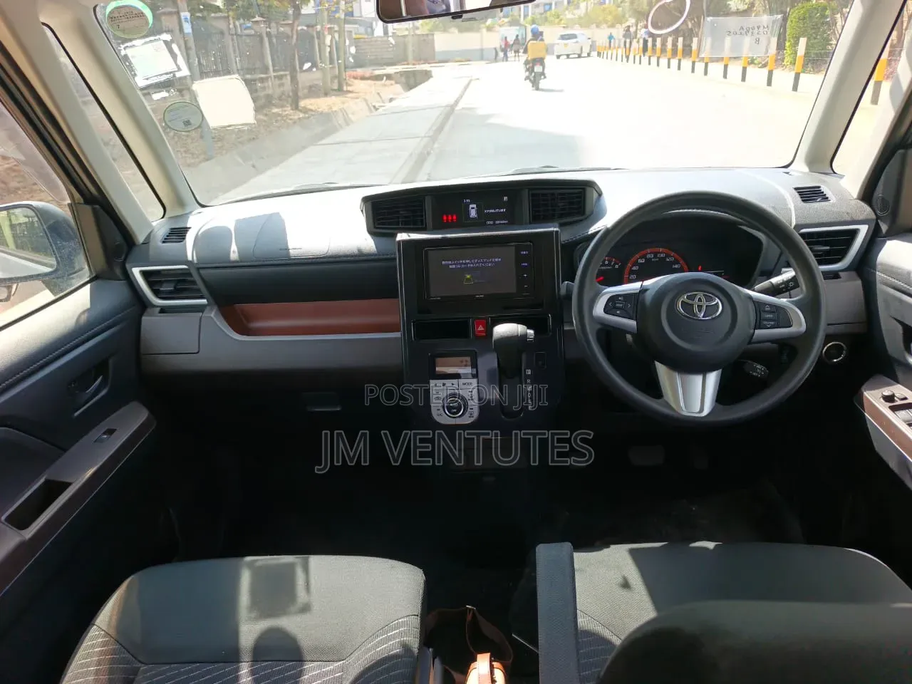 Toyota Roomy 2020 Silver