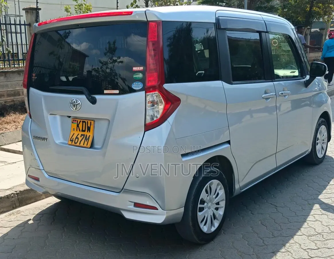 Toyota Roomy 2020 Silver