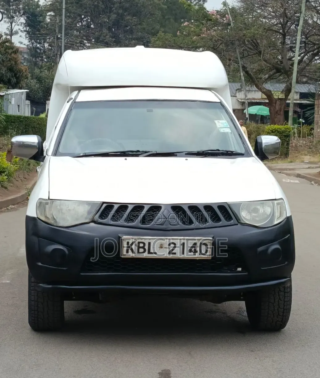 Mitsubishi L200 2009 White
