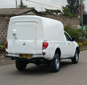 Mitsubishi L200 2009 White
