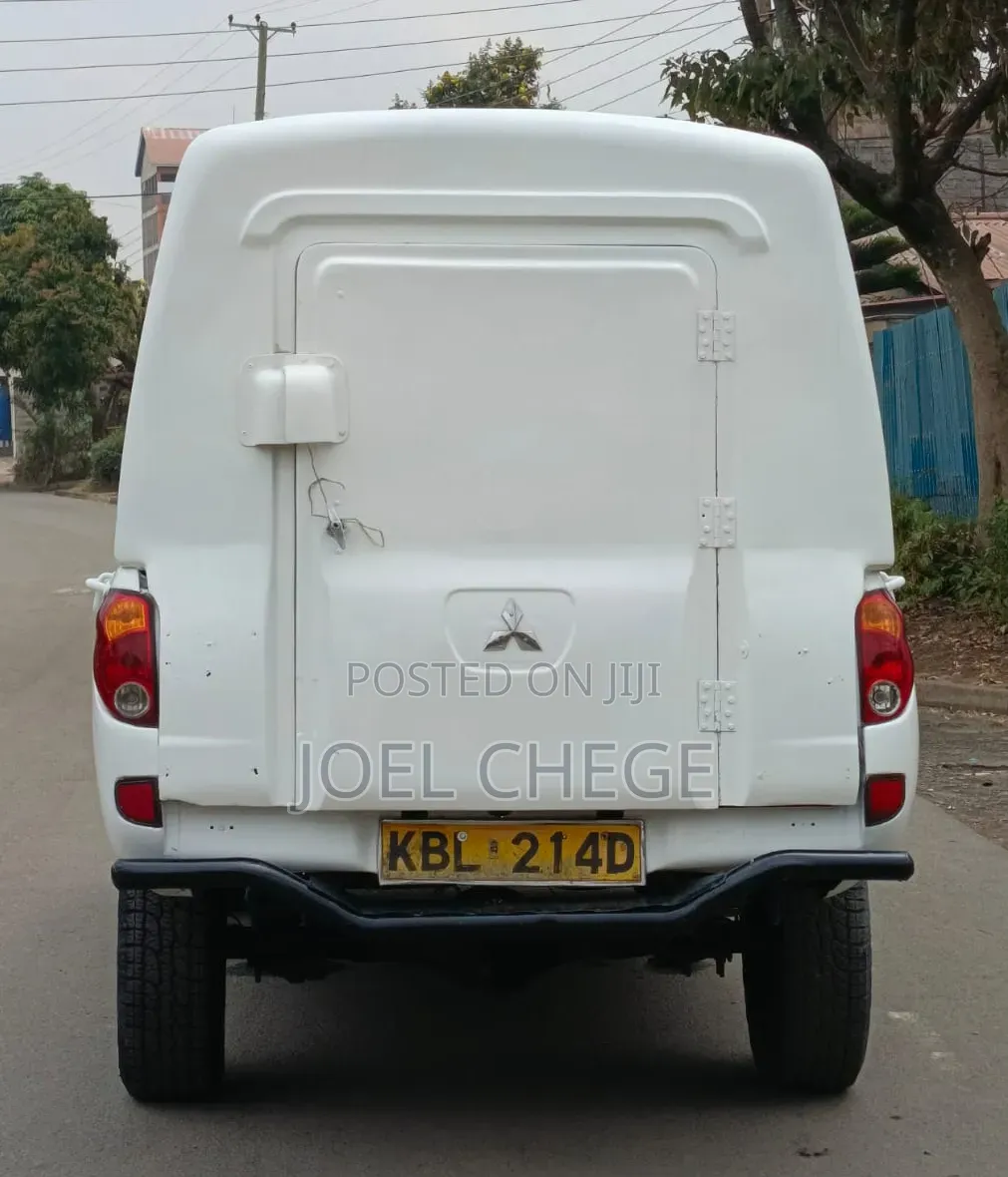 Mitsubishi L200 2009 White