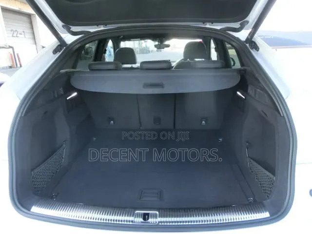 Audi SQ5 2022 White