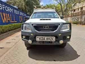 Toyota Hilux SR 4x4 2014 Off white
