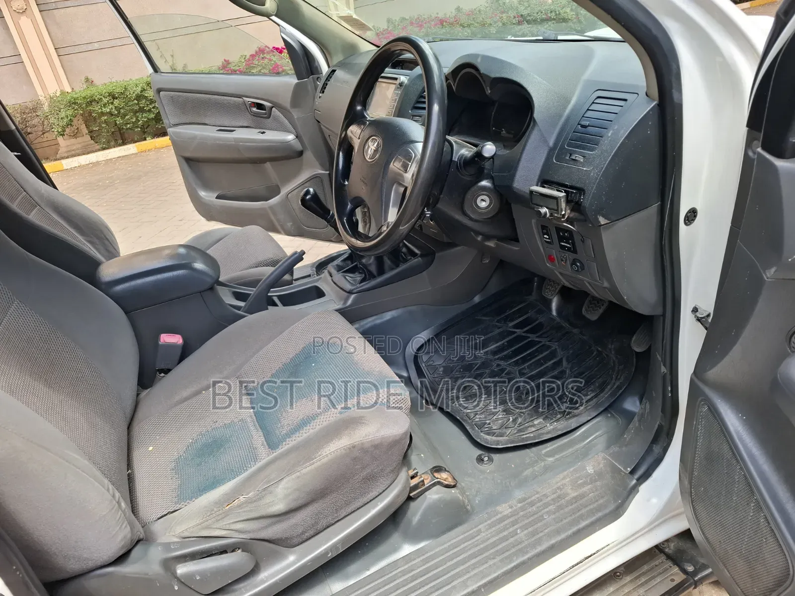 Toyota Hilux SR 4x4 2014 Off white