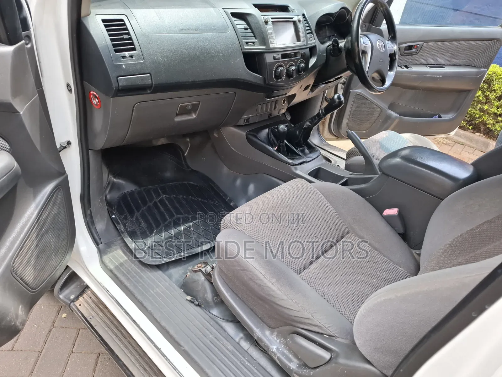 Toyota Hilux SR 4x4 2014 Off white